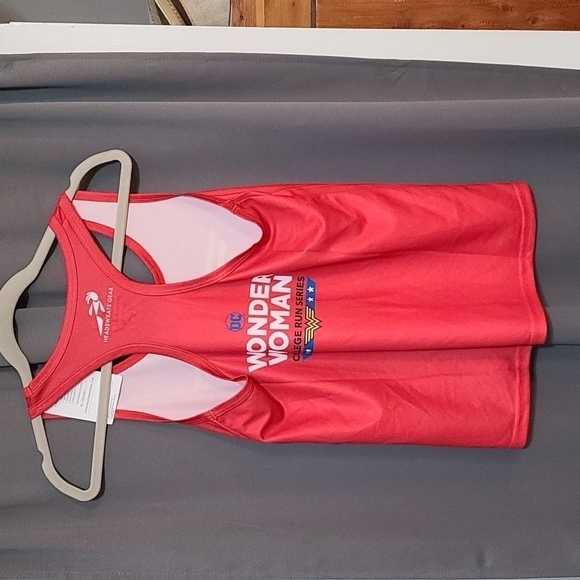 NWT Headsweats Gear Womenes Singlet Tank Top Wonder Woman Size M - Picture 3 of 8